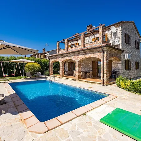Rustic Lara With Pool Villa *