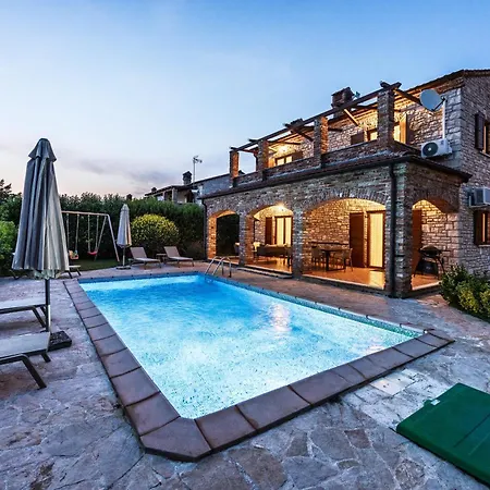Willa Rustic Lara With Pool