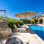Rustic Lara With Pool