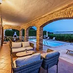Rustic Lara With Pool * Cabrunici
