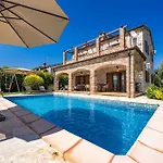 Rustic Lara With Pool Cabrunici