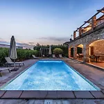 Rustic Lara With Pool 别墅 Cabrunici