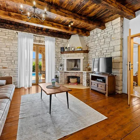 Villa Rustic Lara With Pool *