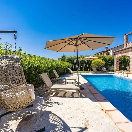 Rustic Lara With Pool