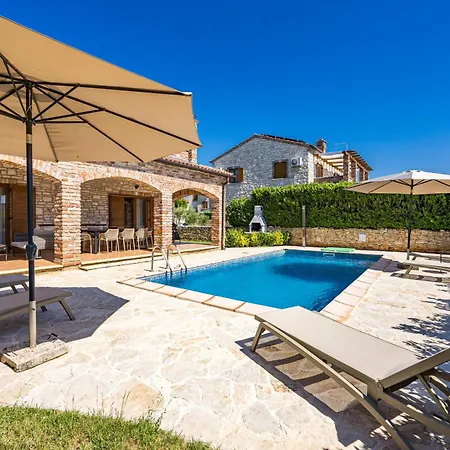 Rustic Lara With Pool * Cabrunici