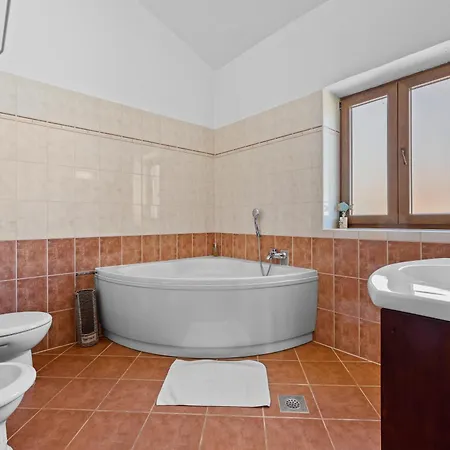 Villa Rustic Lara With Pool *