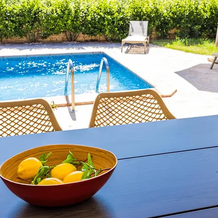 Rustic Lara With Pool *