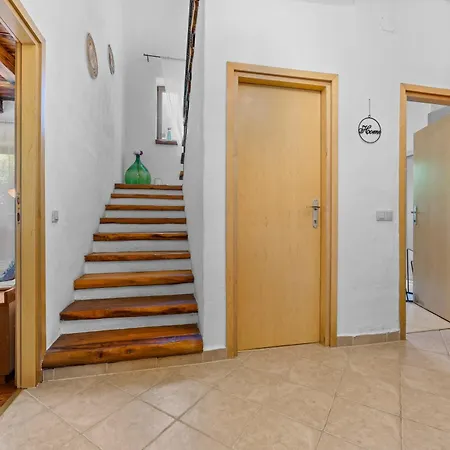 Villa Rustic Lara With Pool