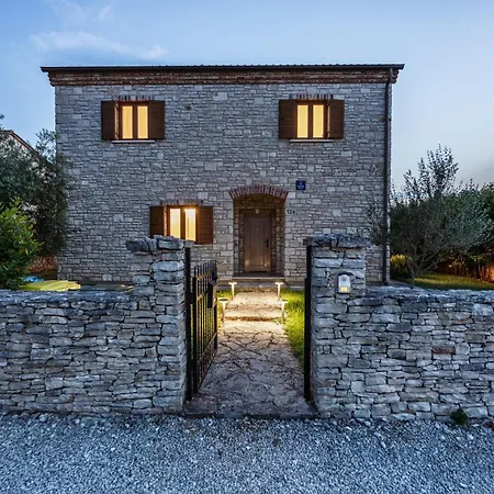 Rustic Lara With Pool Villa Cabrunici