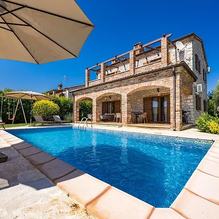 Rustic Lara With Pool Cabrunici