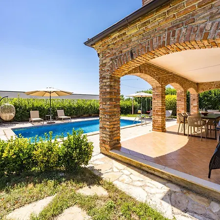 Rustic Lara With Pool