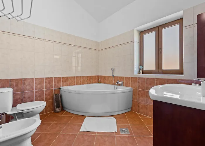 Villa Rustic Lara With Pool *