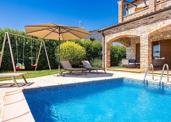 Villa Rustic Lara With Pool